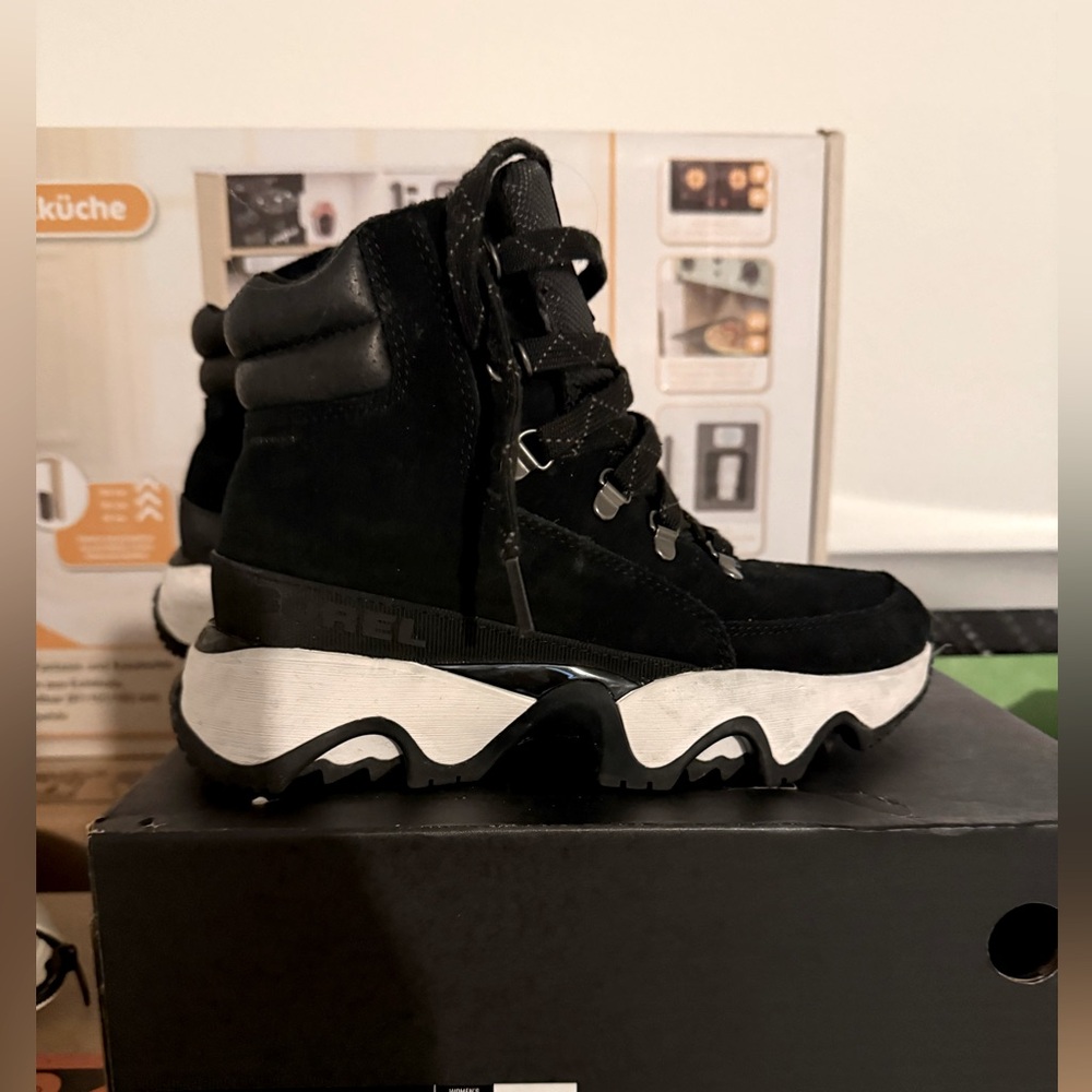 Sorel Black women Boots modern design